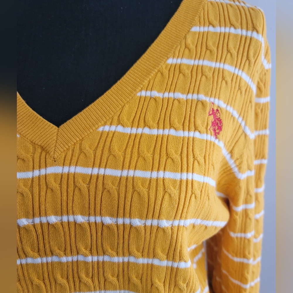 Sold/Sweater - Picture 2 of 5
